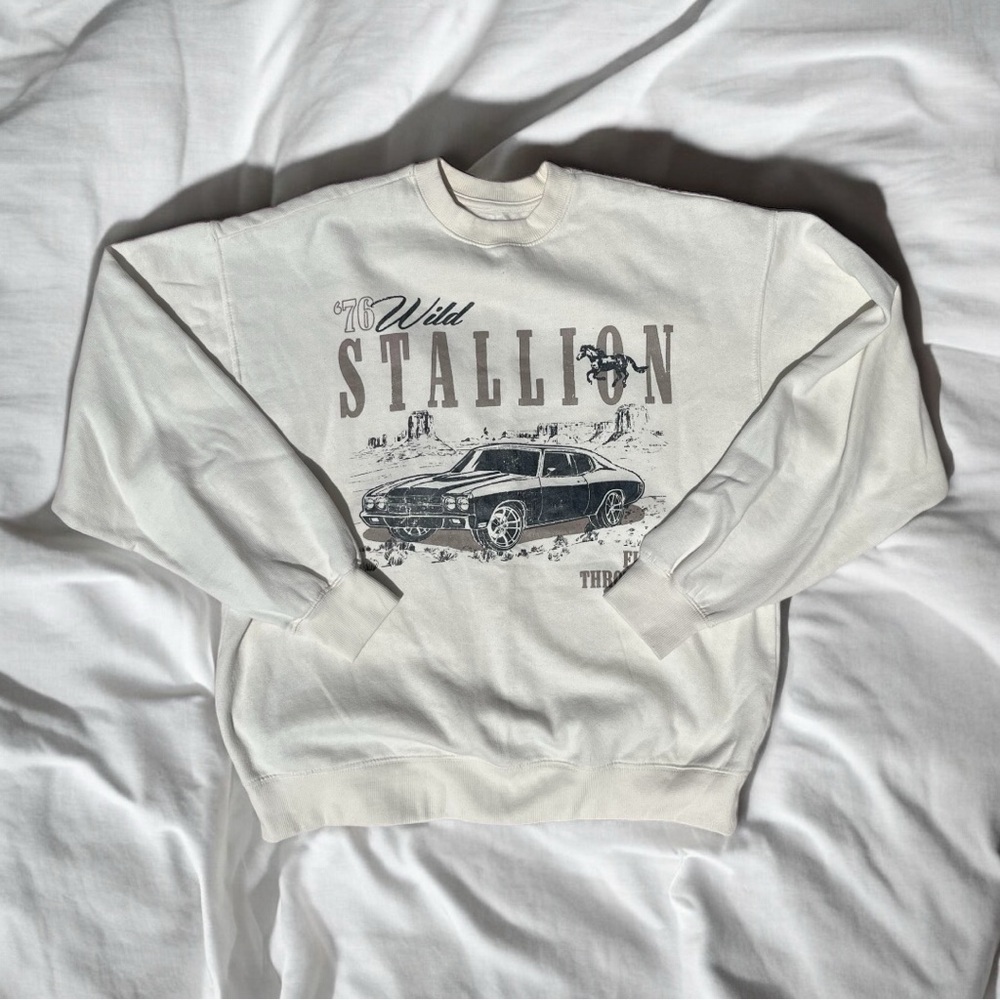 ARDENE | Women’s Classic Fleece Graphic Crewneck Sweatshirt in Beige M​